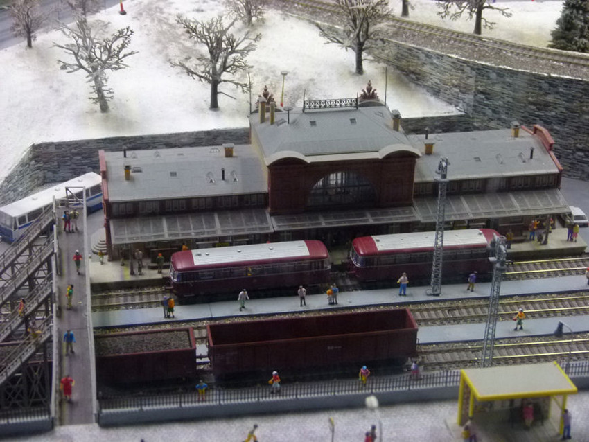 A winter scene The ModelRails Model Railroad and Toy Train Photo Archive