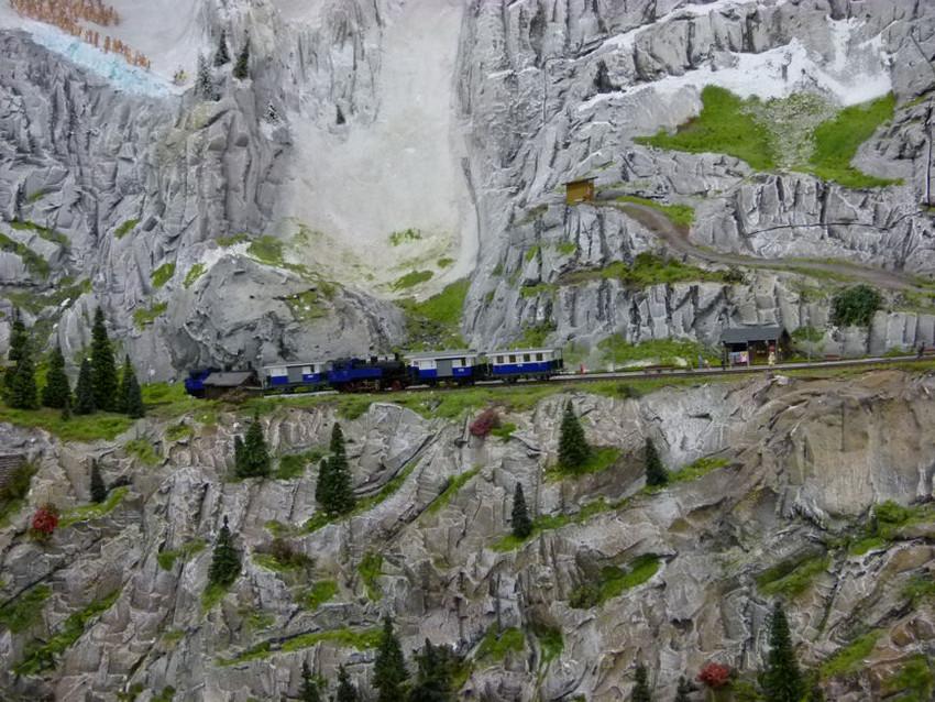 Mountain scenery The ModelRails Model Railroad and Toy Train Photo Archive