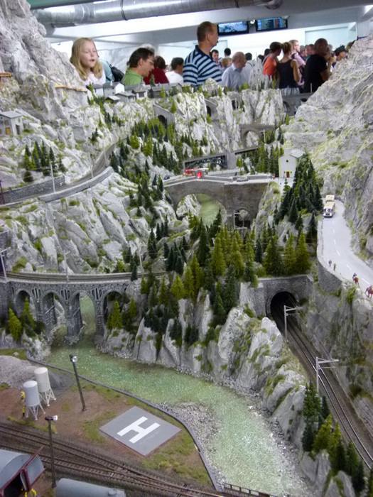 Model Rails Arlinea Lots of lines in the mountains: The ModelRails Model Railroad and Toy ...