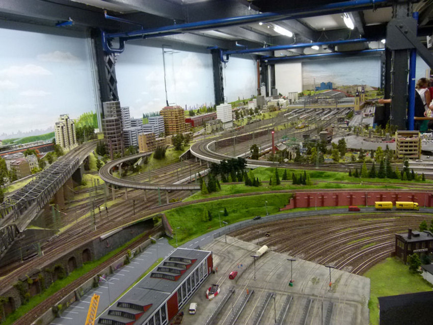Complicated Train Set Complicated track lay-out: The ModelRails Model Railroad and Toy Train ...