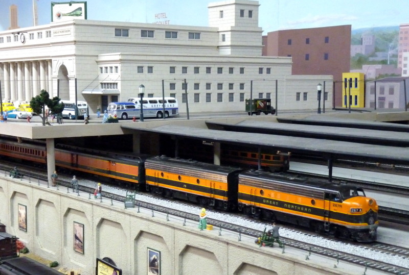 Square Rails Train Pictures ModelRails.net Model Railroad and Toy Train Photos