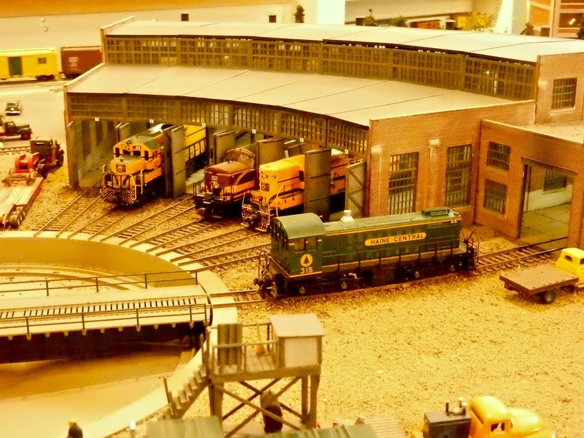 Roundhouse in HO Gauge: The ModelRails Model Railroad and Toy Train ...